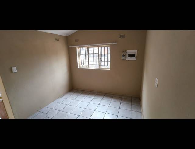 2 BEDROOM HOUSE FOR SALE IN OOS EINDE